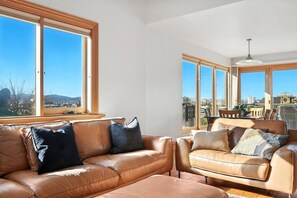 Televisie en een open haard