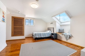 4 bedrooms, desk, iron/ironing board, travel cot