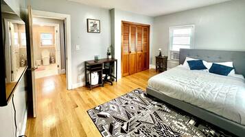 2 bedrooms, iron/ironing board, internet, bed sheets