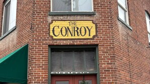 Exterior detail - The Speakeasy Studio (Lakeview)