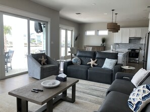 TV - Stunning canal front home with private pool, fire pit, and boat dock (Rockport)