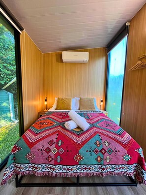 1 bedroom, bed sheets - Dreamseed Cabin by Tiny Away (Yandina)