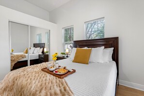 5 bedrooms, iron/ironing board, free WiFi, bed sheets