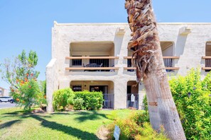 Unclassified image, 4 of 49, button