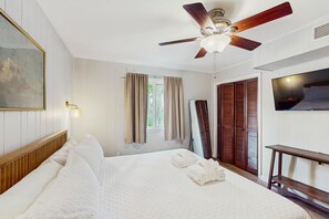 2 bedrooms, internet, bed sheets