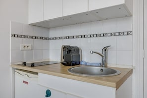 Fridge, microwave, coffee/tea maker, toaster - Paris Marais Rosiers (Paris)