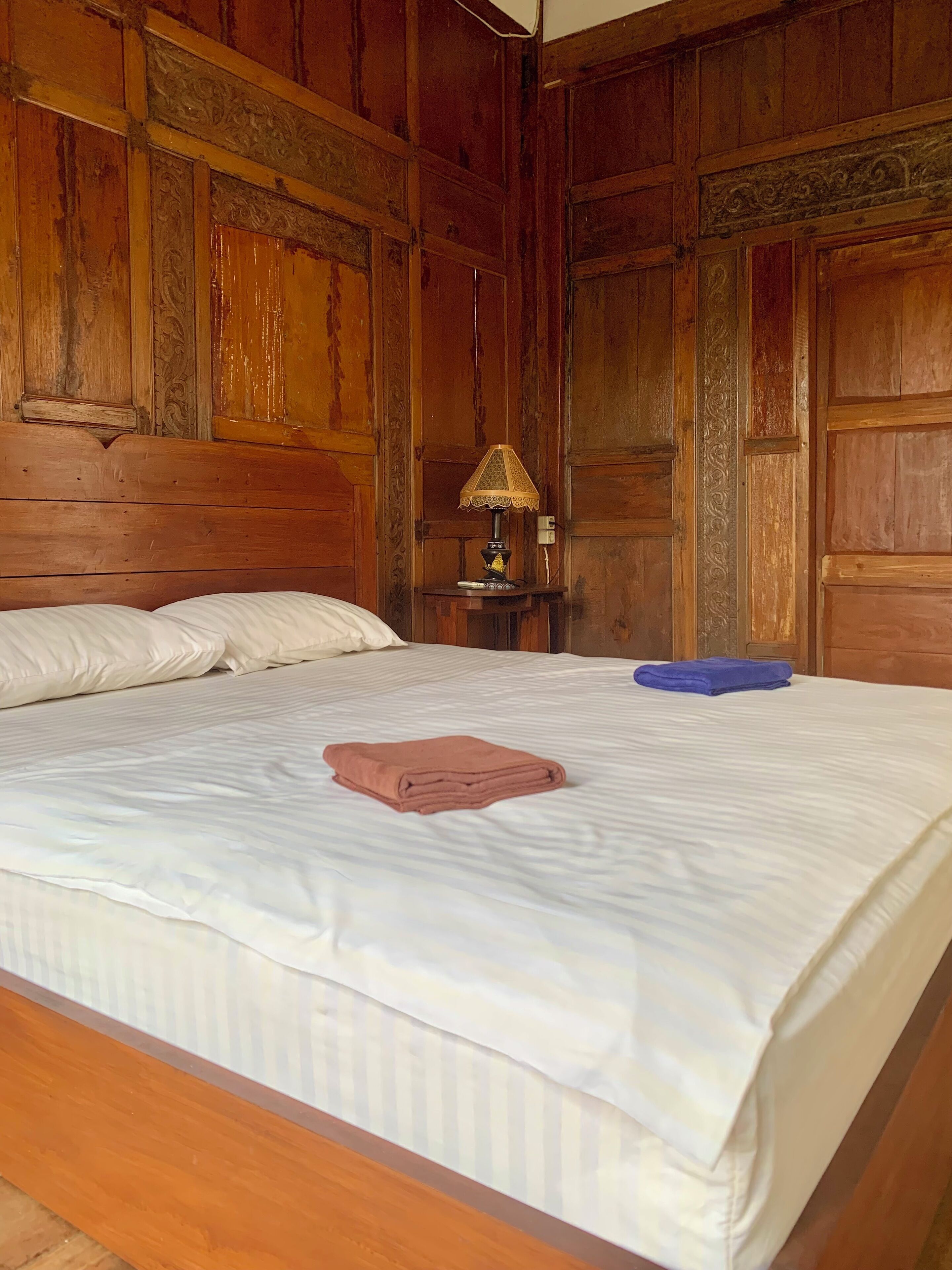 Room, 1 King Bed, Non Smoking | Desk, free WiFi