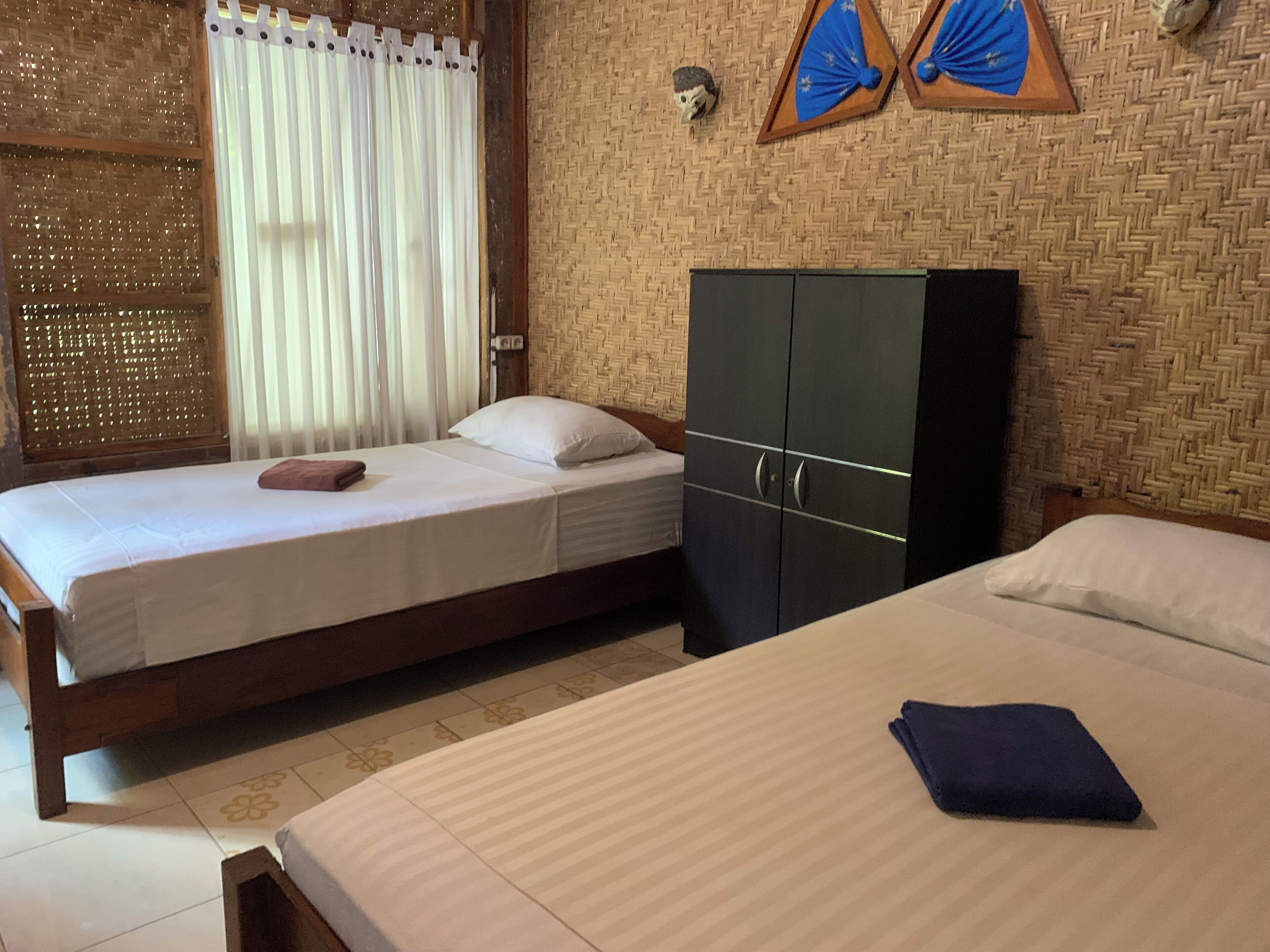 Room, Multiple Beds, Non Smoking | Desk, free WiFi