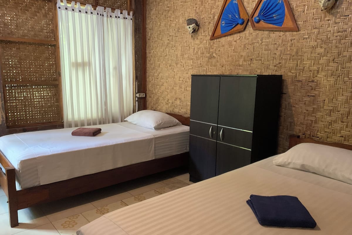 Room, Multiple Beds, Non Smoking | Desk, free WiFi