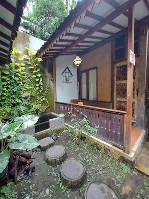 Room, Multiple Beds, Non Smoking | Desk, free WiFi
