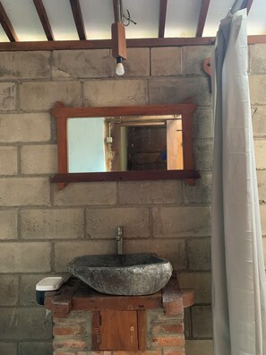 Room, 1 Queen Bed, Non Smoking | Bathroom | Shower, free toiletries, towels, soap