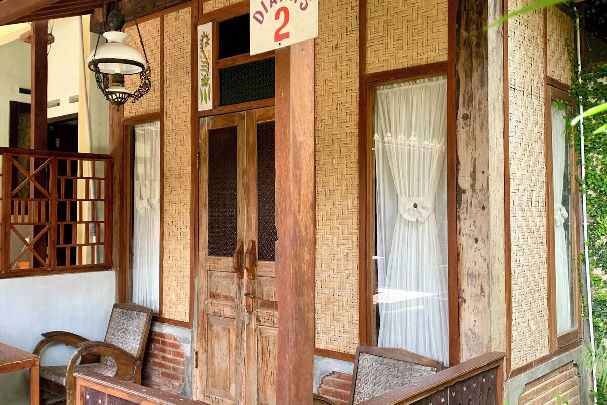 Room, 1 Queen Bed, Non Smoking | Desk, free WiFi