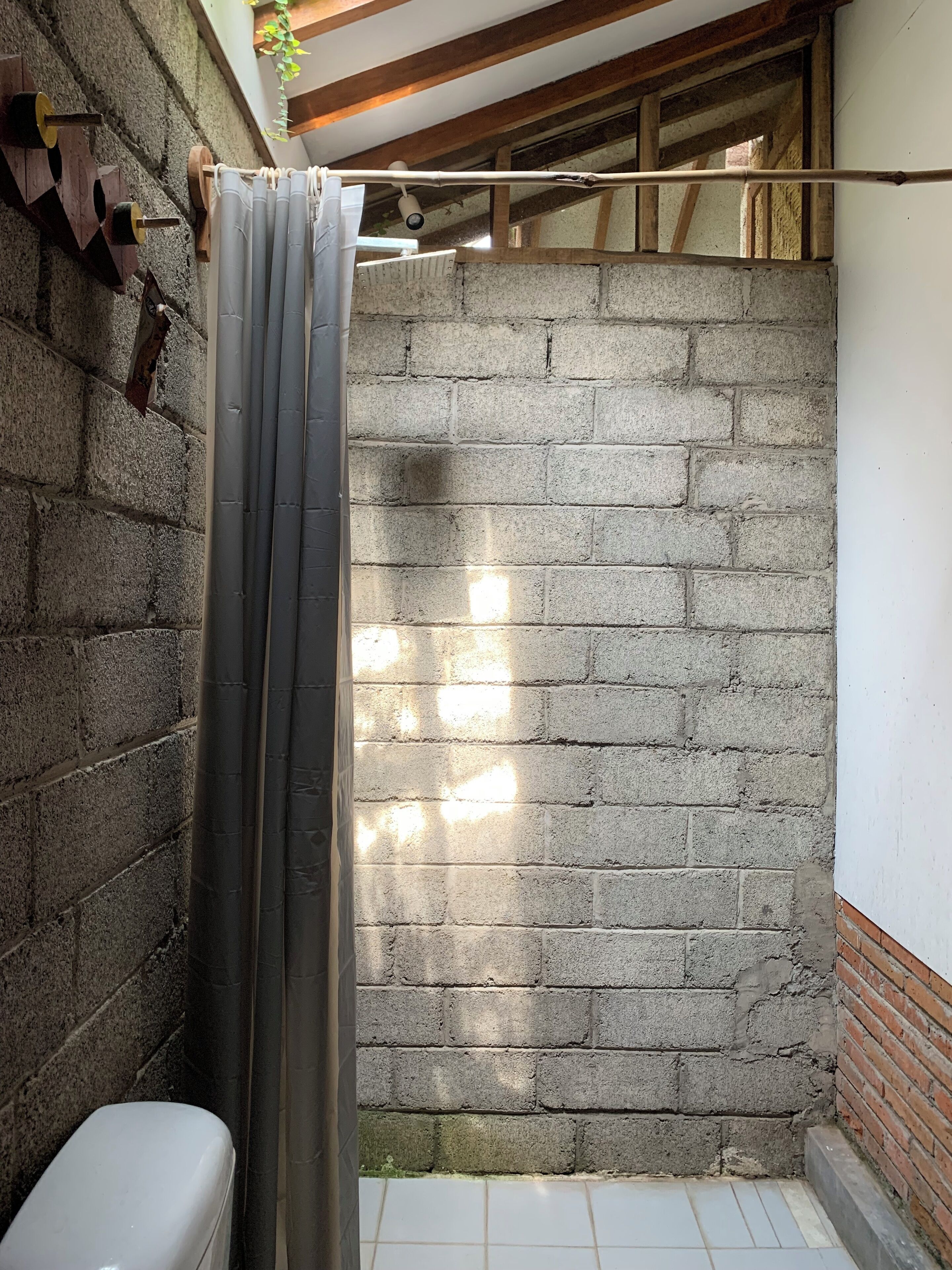 Kamar, Beberapa Tempat Tidur, Bebas Asap Rokok | Kamar mandi | Shower, perlengkapan mandi gratis, handuk, dan sabun