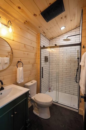 Shower, hair dryer, towels, soap - Epic View Cabin & Hiking! (Randolph County)