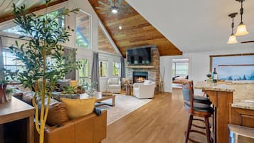 Fernseher, Kamin, Tischtennisplatte, Stereoanlage