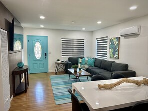 Smart TV - Coastal Calm Casita is an oases with tranquility (Long Beach)