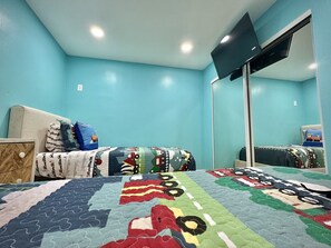 4 camere, una scrivania, ferro/asse da stiro, Wi-Fi gratuito