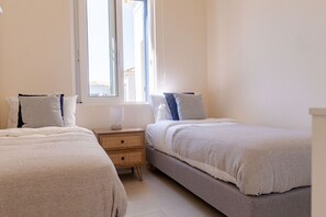 2 bedrooms, iron/ironing board, WiFi, bed sheets