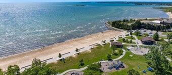 Lake Views | King Bed | Fenced