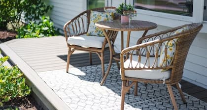 Lake Views | King Bed | Fenced
