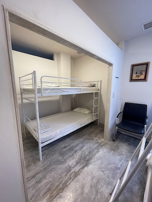 Chambre Quadruple | Wi-Fi gratuit, draps fournis