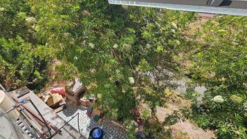 Departamento familiar, varias camas, patio, vista al río | Patio