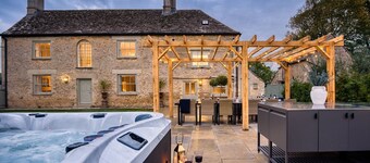 Dog friendly holiday home with a hot tub - Green Farm