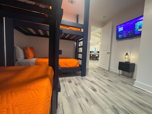5 chambres, fer et planche à repasser, accès Internet, draps fournis