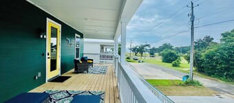 Blue Horizon Beach House 5 Bedrooms •4 Baths•9 Beds•Walk to Beach•Prime Location