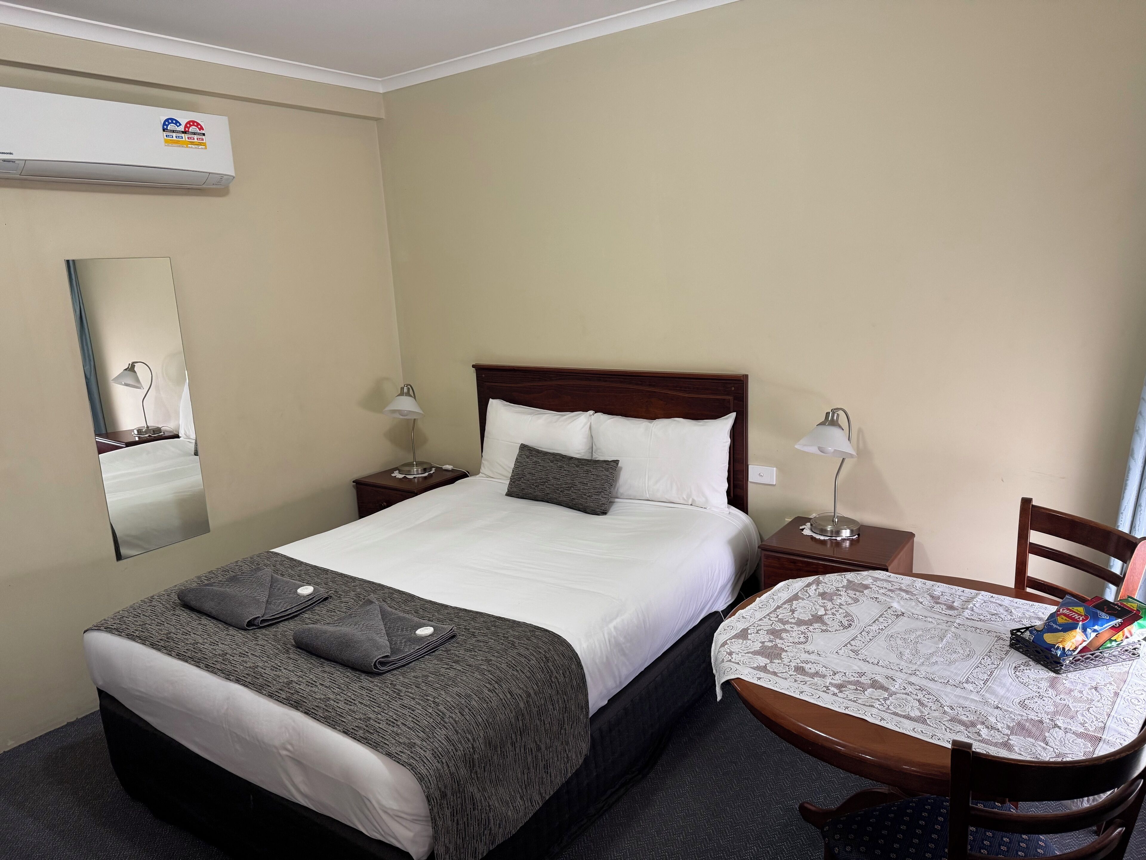 Double Room | Laptop workspace, blackout drapes, iron/ironing board, free WiFi