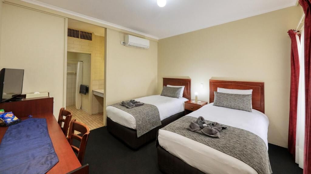 Superior Twin Room | Laptop workspace, blackout drapes, iron/ironing board, free WiFi