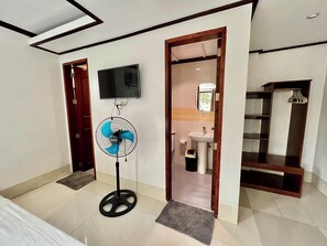 Vierbettzimmer | Badezimmer | Kostenlose Toilettenartikel, Handtücher, Seife, Shampoo
