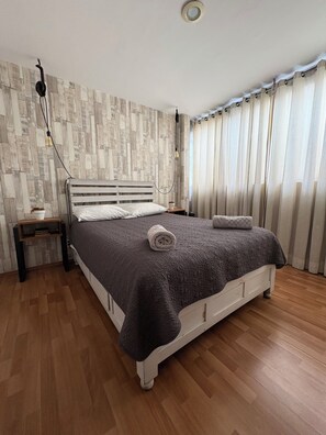 2 bedrooms, iron/ironing board, free WiFi, bed sheets