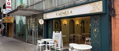 屋外ダイニングエリア