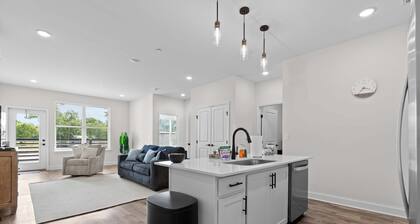 Chattanooga Getaway-Sleek 2BR at the Poplin
