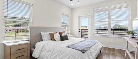 2 bedrooms, desk, iron/ironing board, WiFi