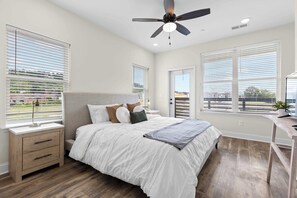 2 habitaciones, escritorio, tabla de planchar con plancha y wifi