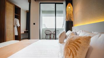 设计客房, 阳台, 城市景观 | 特色装修、特色家居、办公桌、笔记本电脑工作区