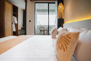 Rom – design, balkong, byutsikt | Individuelt dekorert, individuelt innredet og skrivebord