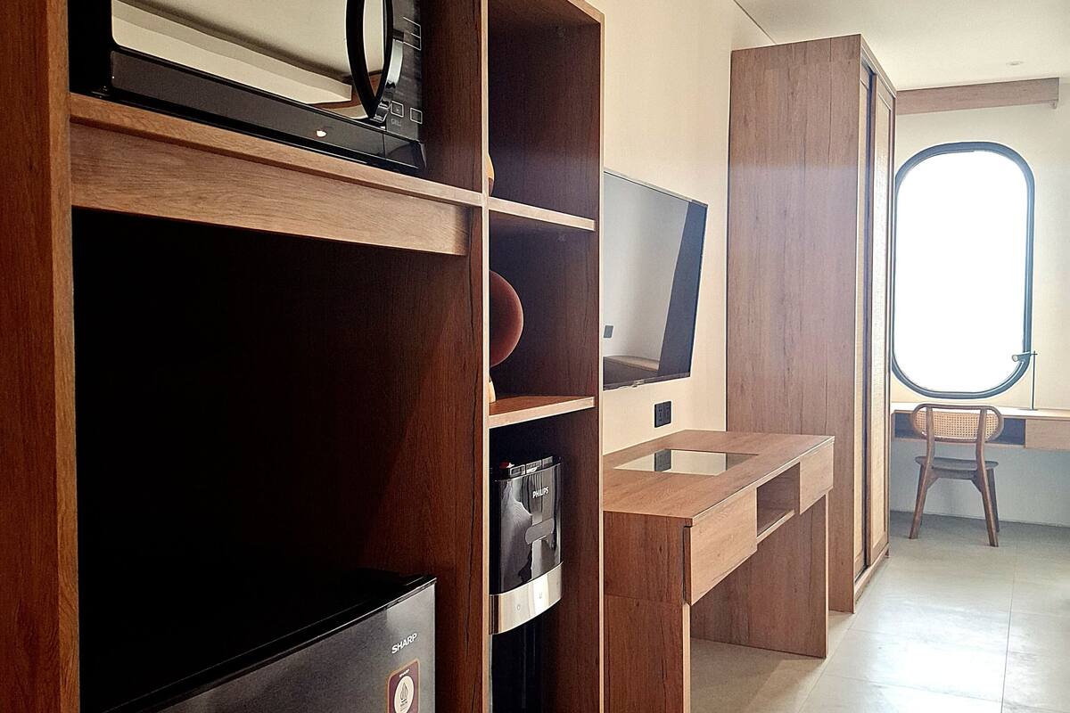 Design Room, Balcony, City View | Safe