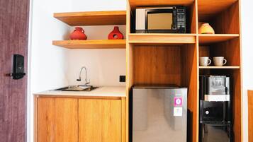 Design Room, Balcony, City View | Private kitchen | Fridge, microwave, dishwasher, coffee/tea maker