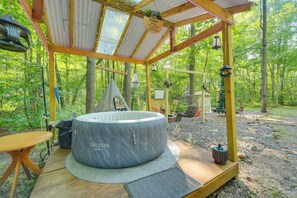 Bañera de hidromasaje al aire libre