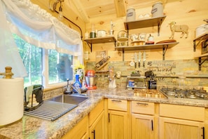 Fridge, microwave, stovetop, coffee/tea maker