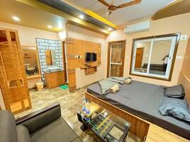 Deluxe Double Room | Desk, WiFi (free)
