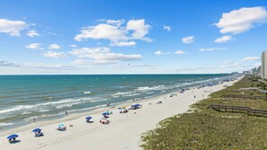 Una spiaggia nelle vicinanze