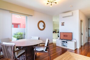 Dining - GuestReady - Exquisite stay with sea views (Calheta)