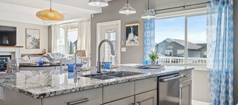Luxe & Lake 6BR Getaway Hot Tub Near the Lake