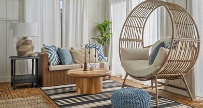 Luxe & Lake 6BR Getaway Hot Tub Near the Lake