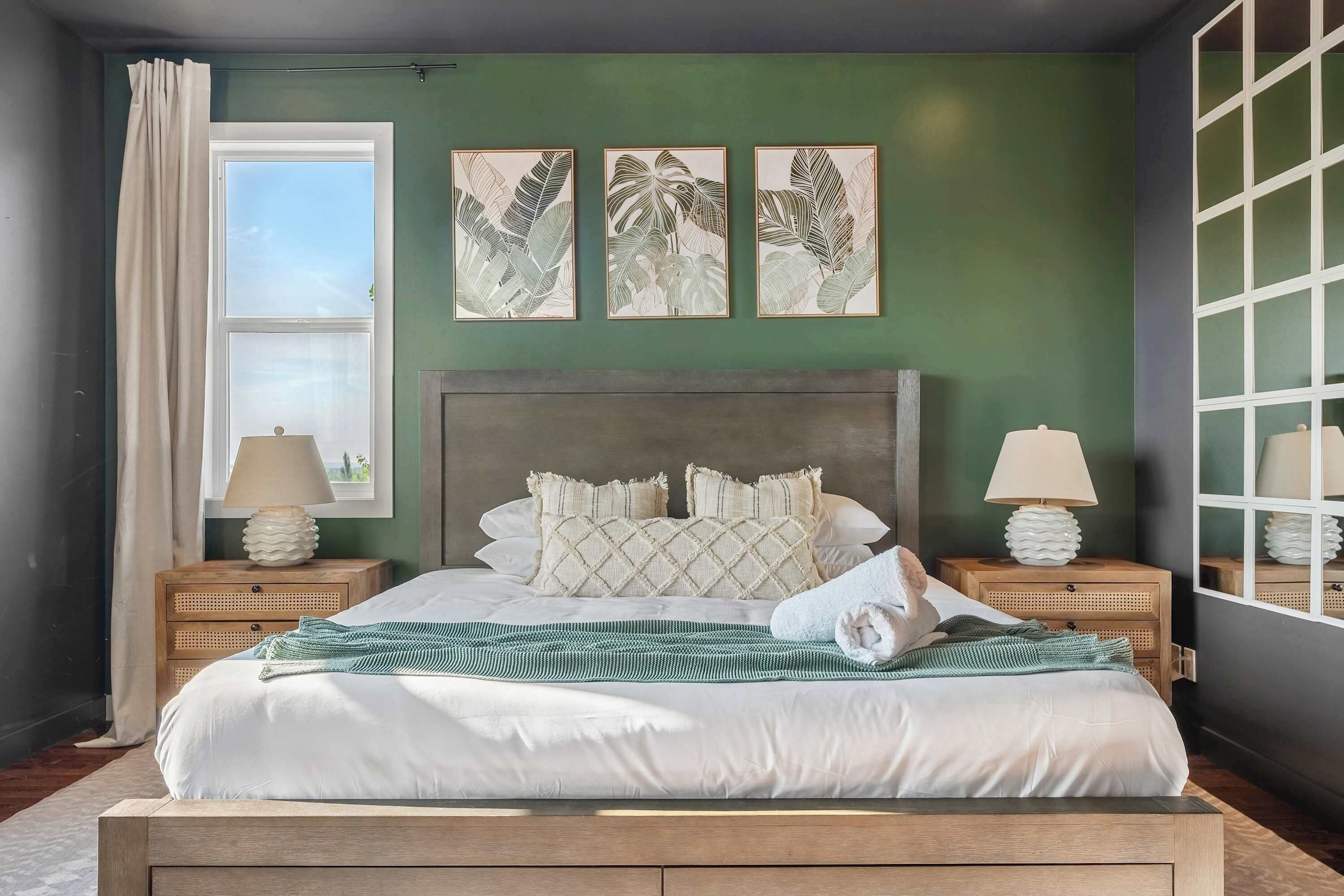 6 bedrooms, iron/ironing board, WiFi, bed sheets