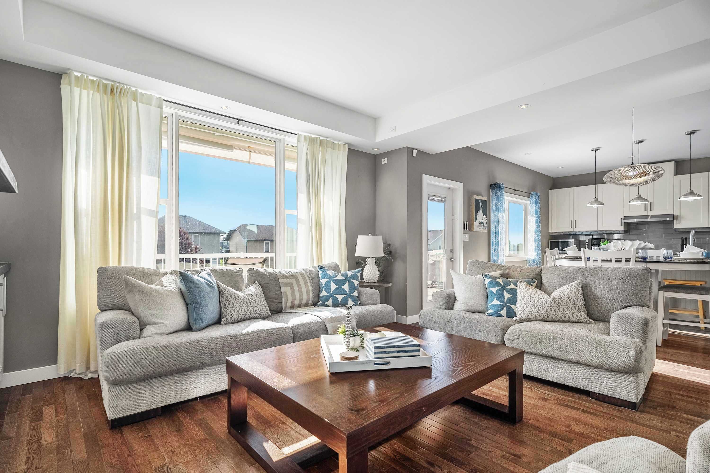 TV, fireplace, offices